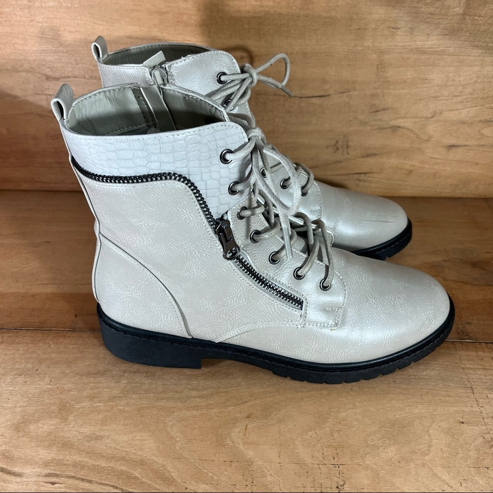 Wanted Women's Mission Lace-Up Combat Bootie Faux Leather Zipper Snake Ice 8.5
